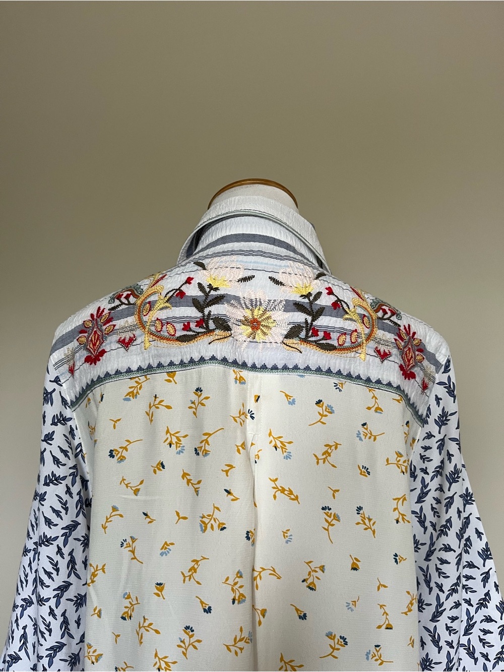 John Mark Women's Oversized Embroidered Boho Blouse Size Small - Picture 7 of 11